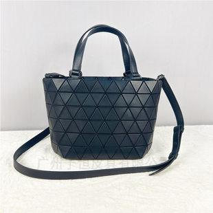 One-shoulder bag with diamond pattern, capacious phone bag, matte shoulder bag