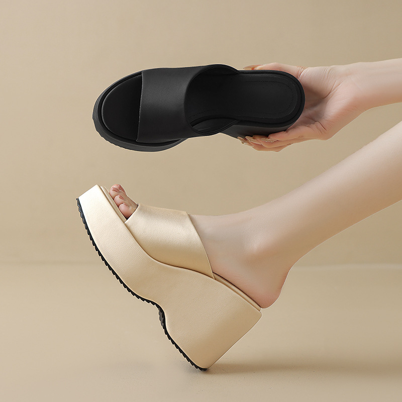 Sandal cao gót nữ hở mũi phong cách Anh đế xốp dày — Màu đen