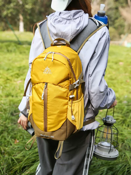 Lightweight Large-Capacity Outdoor Hiking and Mountaineering Backpack, Large-Capacity Backpack for Men and Women, Waterproof and Wear-Resistant Travel and Leisure Backpack