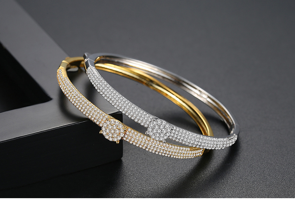 Fashion Copper Inlaid Zircon Bracelets display picture 3