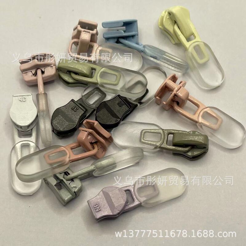 Sunscreen zipper No. 3 slider has a protective wear and reverse wear injection molding transparent leather spray seven color factory color sunscreen