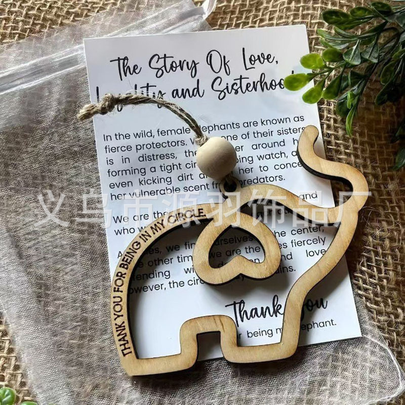 Todas son historias prefabricadas de amor y lealtad, regalos de decoración de madera de elefante, colgantes de animales de hermandad y amistad.