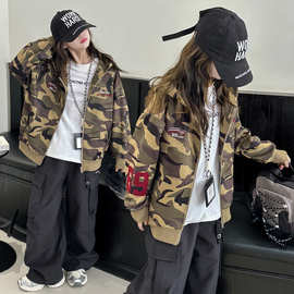 女童外套秋季2025新款休闲运动中大儿童装韩版迷彩毛巾绣连帽风衣