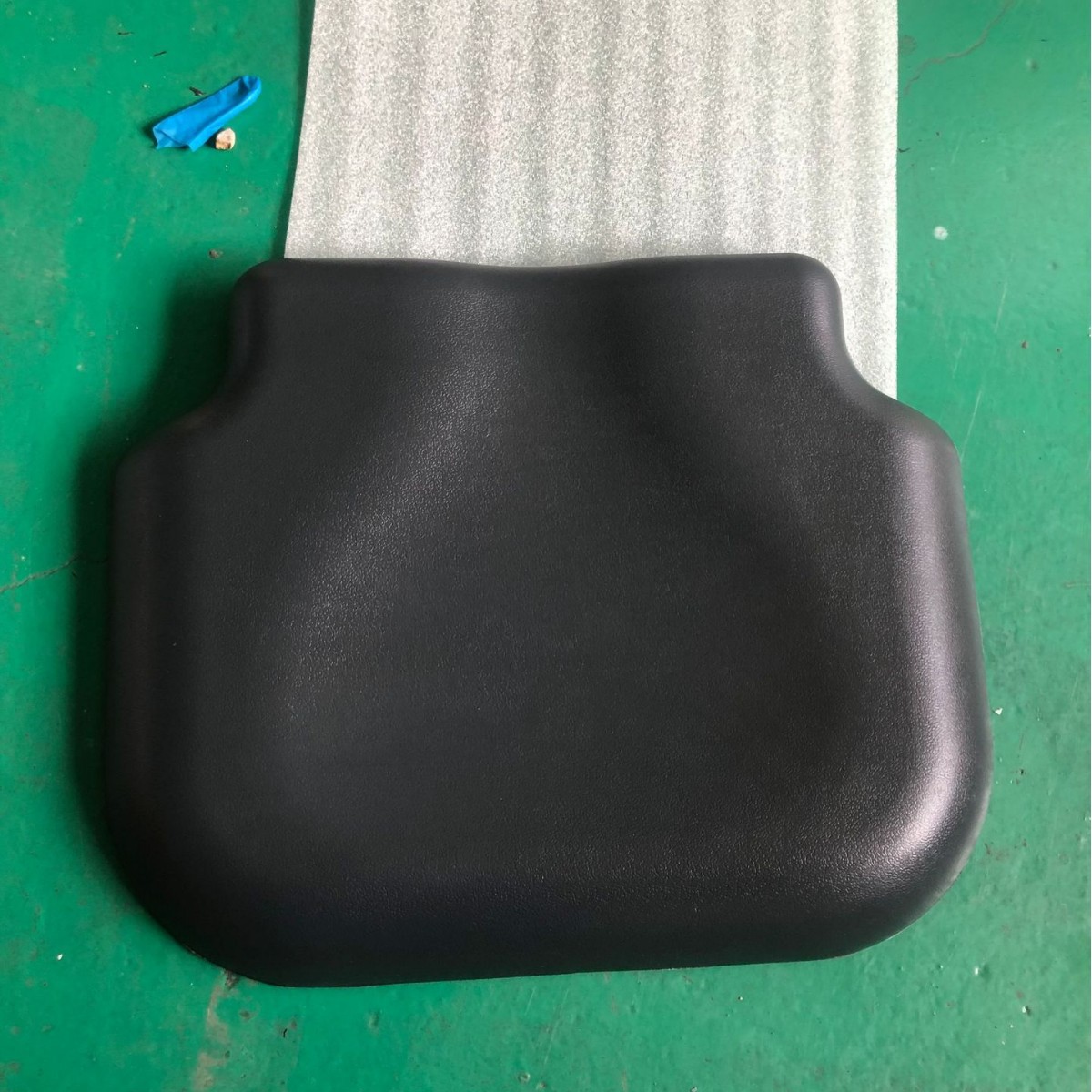 PU聚氨酯模内发泡成型护具坐垫 彩色高回弹PU海绵异形发泡