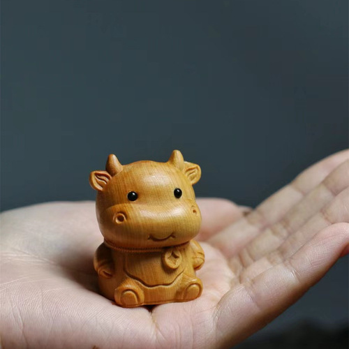 Thuja wood carved small animal handle pieces copper coins calf zodiac cow pendant keychain wooden crafts gifts