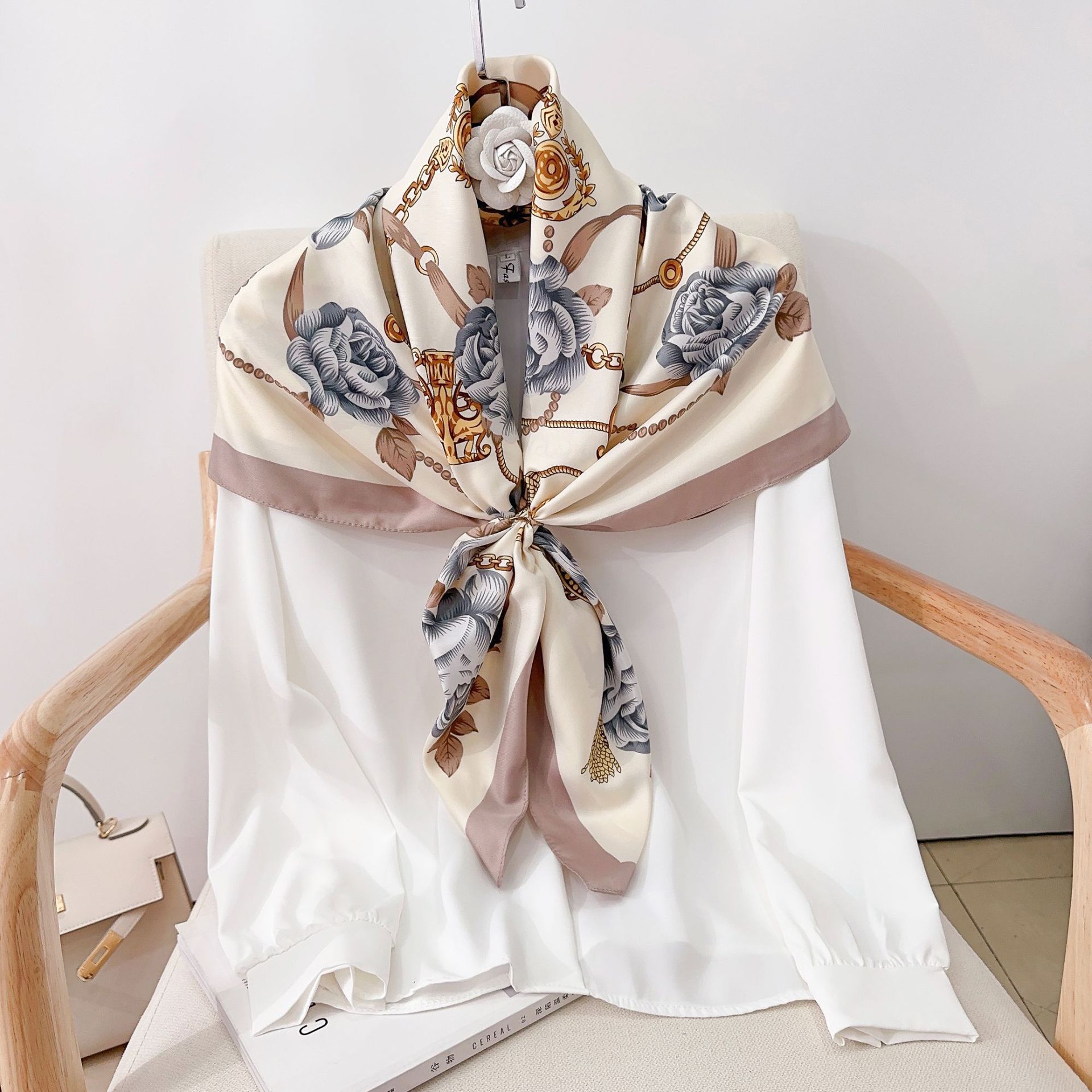Moda coreana impresa bufandas de seda 90 toallas diagonales de alta calidad cadena floral pañuelo solar bufandas