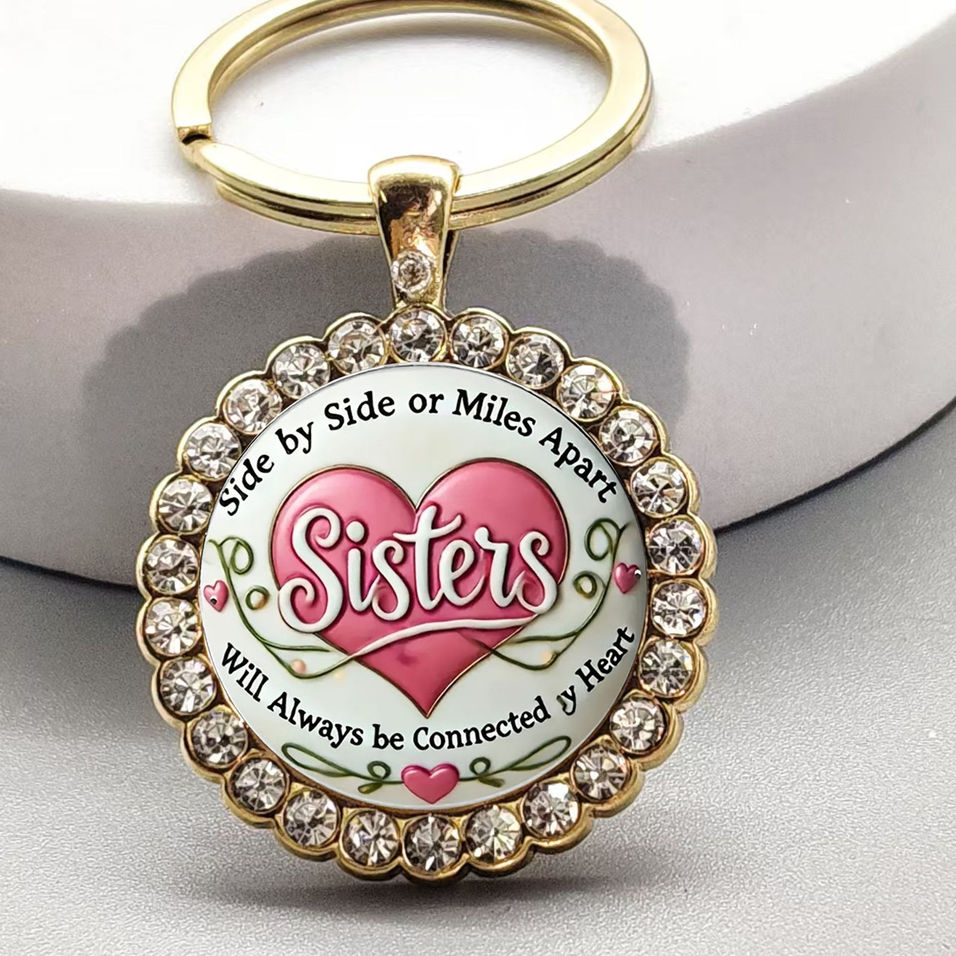 Cross-Border Fashion New Retro Hip-Hop Heart-Shaped Letters Men's Alloy Glass Round Keychain Jewelry Wholesale