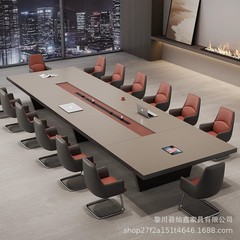 事務会議のテーブルの長いテーブルは軽くて豪華で高級な大型の厚い会議のテーブルと椅子の組み合わせの会議はビジネスの商談のテーブルを接待します。