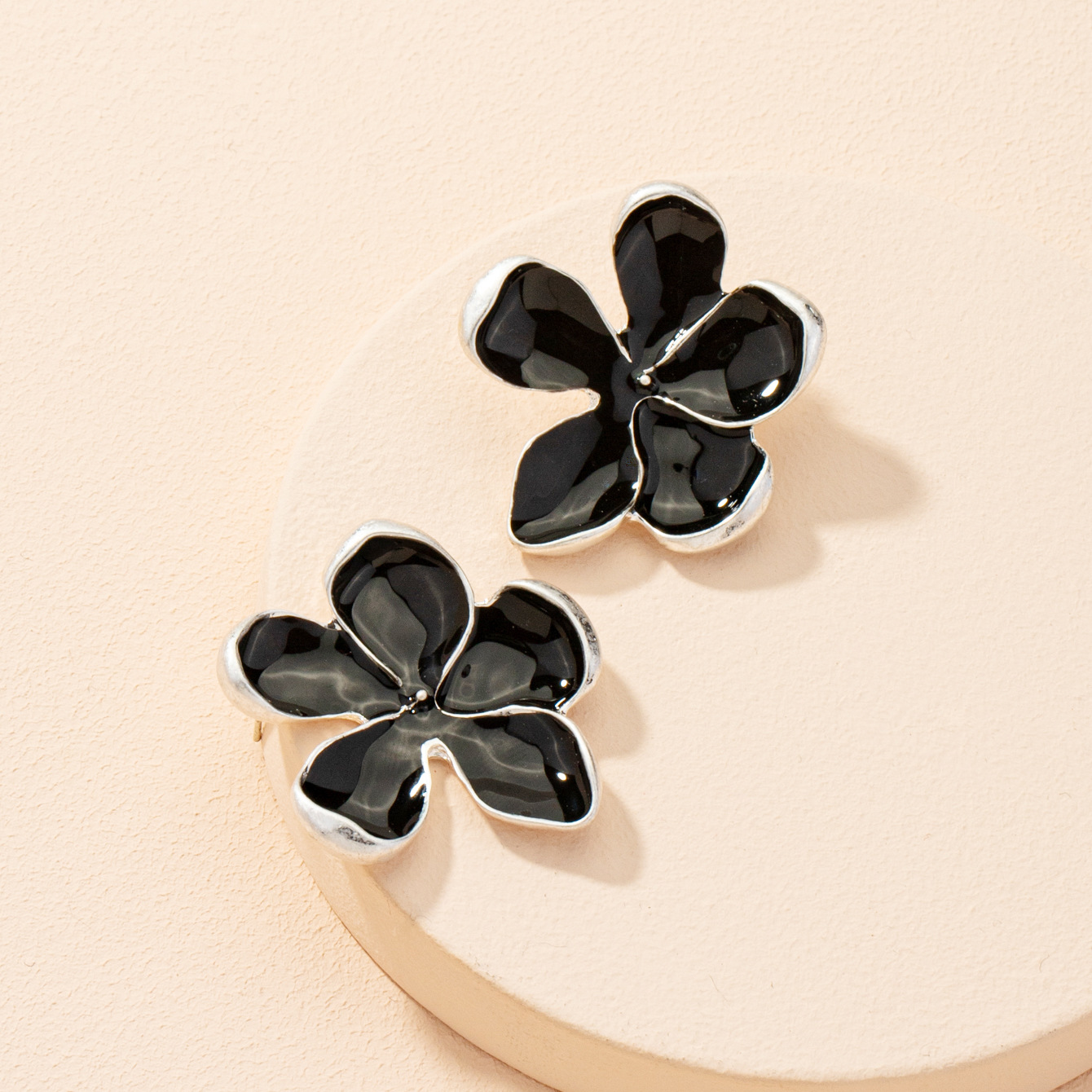 Alloy Black Flower Earrings display picture 4