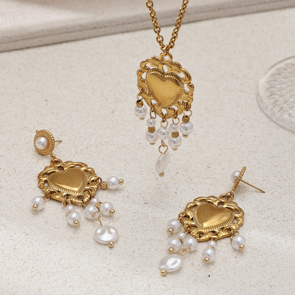 Taina estilo europeo y americano acero inoxidable perla de rosca amor collar pendientes conjunto de joyería de acero titanio para mujeres no desvanecerse transfronterizo