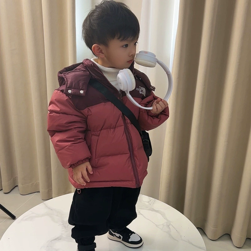 Детская одежда 2023 Осенне-Зимний новый Детский пуховик для мальчиков и девочек, утолщенные шапки в тон и модный пуховик для маленьких детей