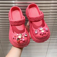 Sneaker with Thick Outsole 2023 Cartoon New Design Non-Slip Beach Sandals Cute Vacation Hole Beach Summer Women