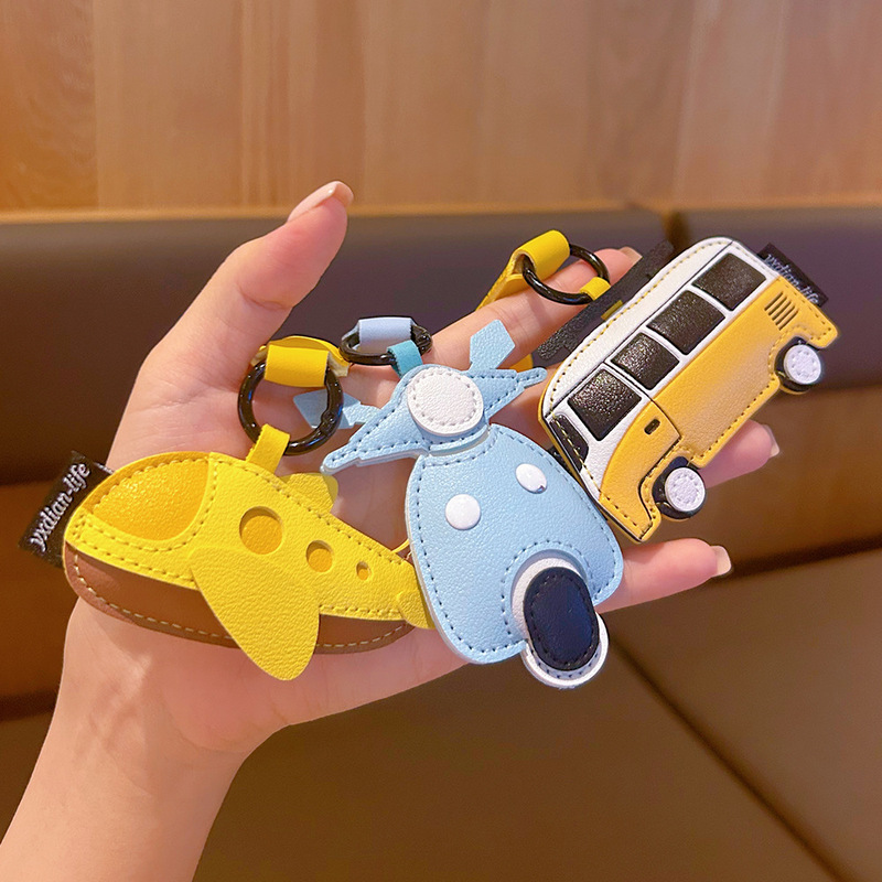 クリエイティブレザーキーホルダー交通ペンダント交通漫画航空機バスレザーバッグペンダント小さなギフト|undefined