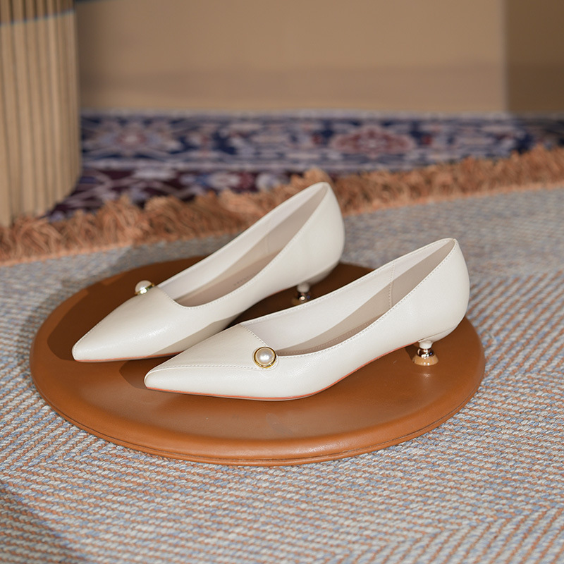 315-42 fashionable small heel shoes simple elegant soft leather non-wear pointed single-layer shoes low heel high heels 3cm