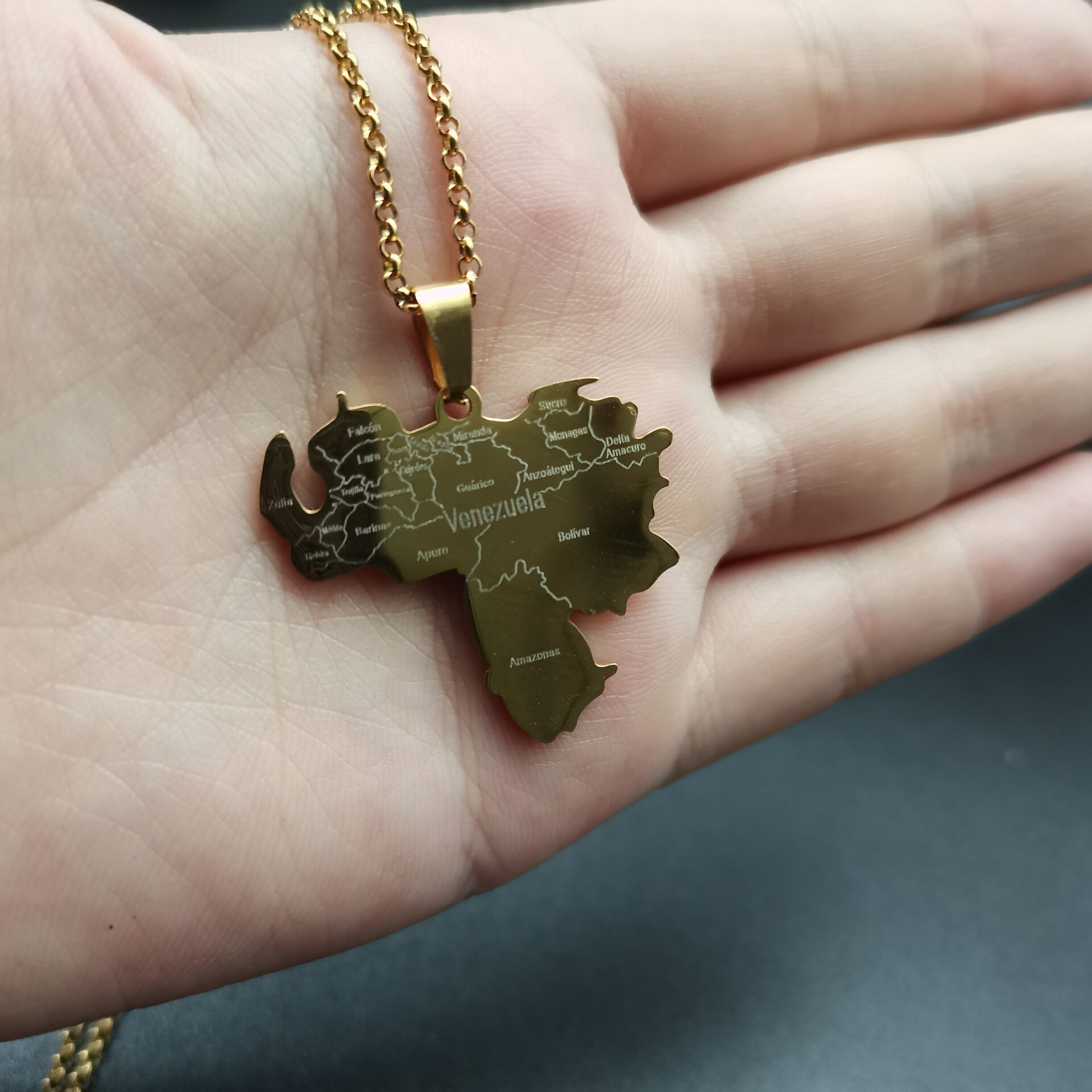 Venezuela Karte mit Stadtnamen Halskette für Unisex Schmuck Party Kleid Charme Patriotisches Symbol Halskette Geschenk_voghion.com