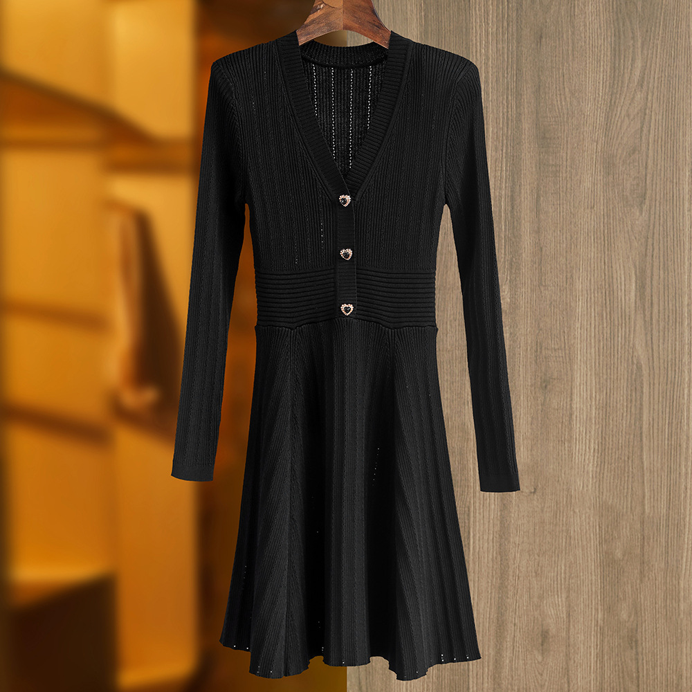 Vêtements pour femmes automne et hiver nouvelle robe rouge à col en V tempérament slim bouton d'amour jupe tricotée jupe courte en ligne A_voghion.com