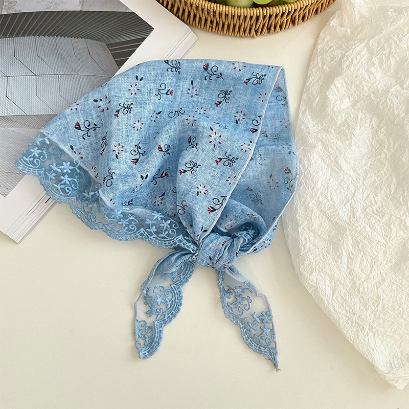 Bufanda de seda Bufanda triangular con borde de encaje Bufanda de mujer Pequeño estilo pastoral fresco bolso floral decorativo pañuelo para el cabello