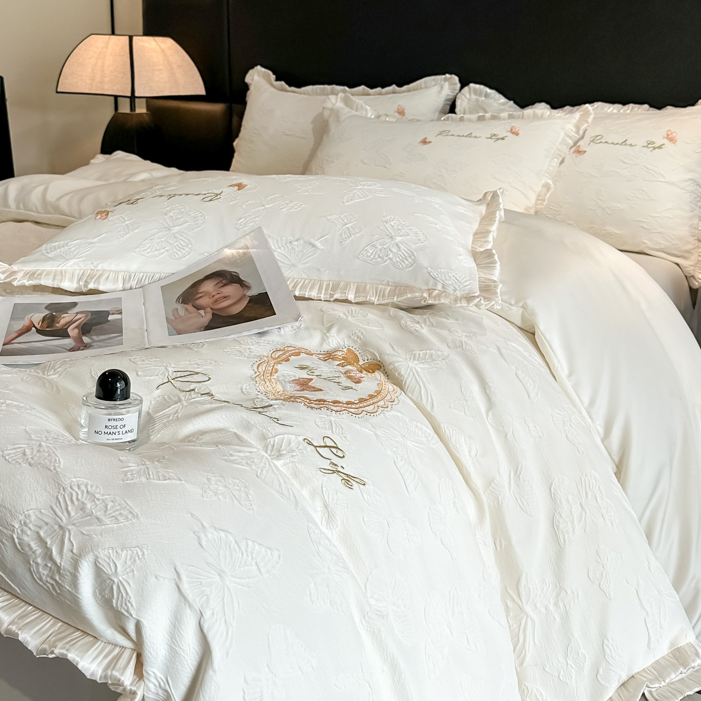2026 nuevo encaje en relieve seda lavada con agua cuatro piezas clase A ropa de cama doméstica de alta gama tres piezas princesa