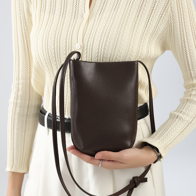 Genuine Leather Women's Phone Bag 2025 Summer New Retro Shoulder Crossbody Bag Luxury Bucket Bag Small Commuter Bag - Thumbnail 2