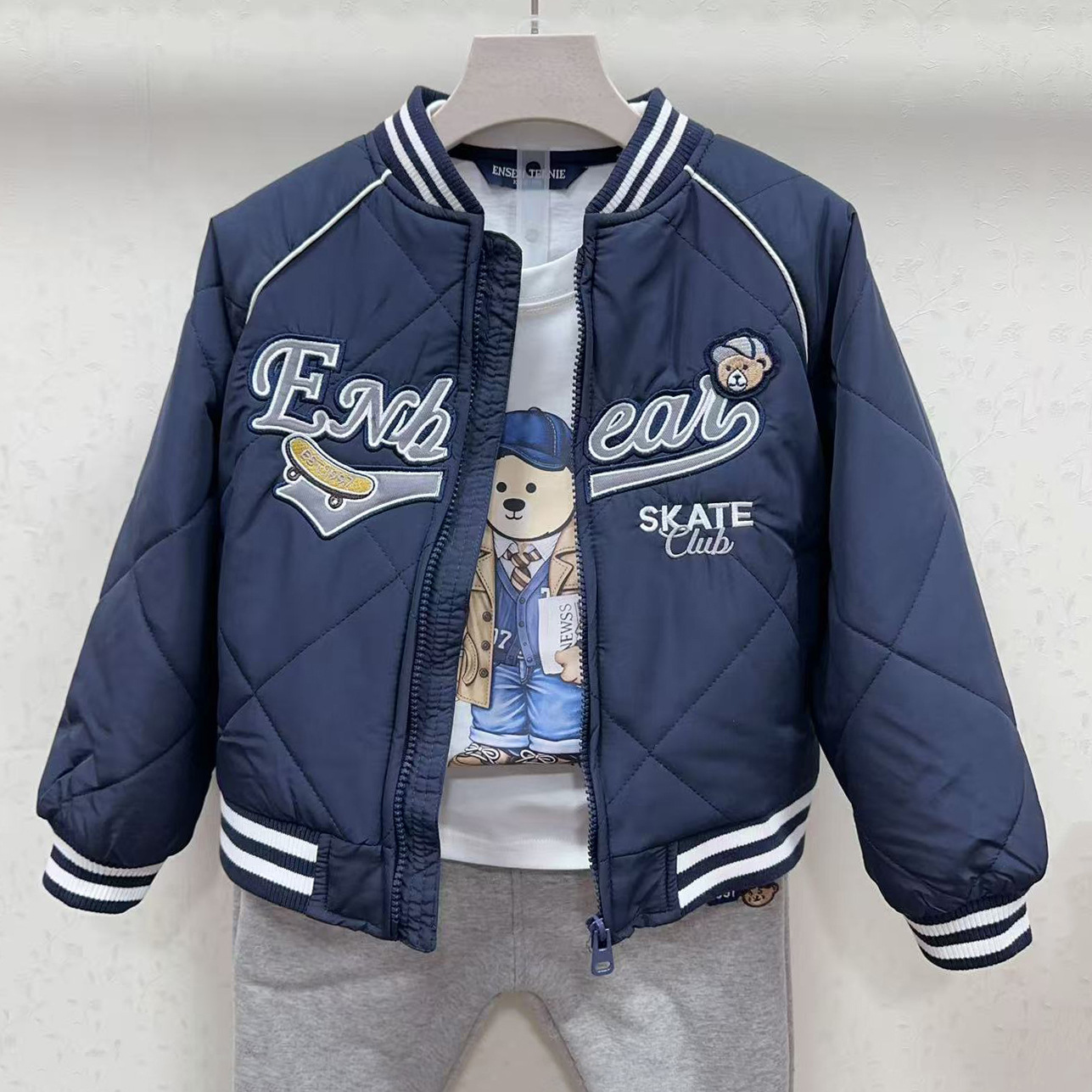 Children's winter coats, boys' thick cotton-padded jackets, Korean style large embroidery lightweight cotton-padded coats, baseball jackets, cotton-padded coats, jackets