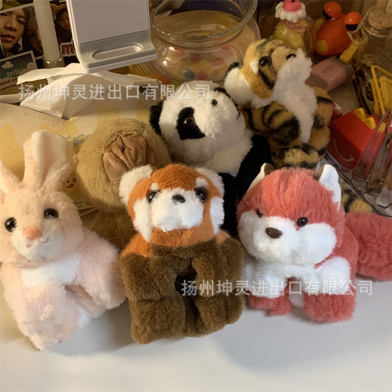 卡皮巴拉公仔兔子小老虎浣熊狐狸卡通毛绒啪啪圈手环熊猫玩偶