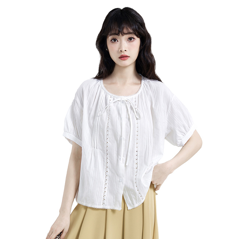 Summer fresh lace design shirt with a round collar