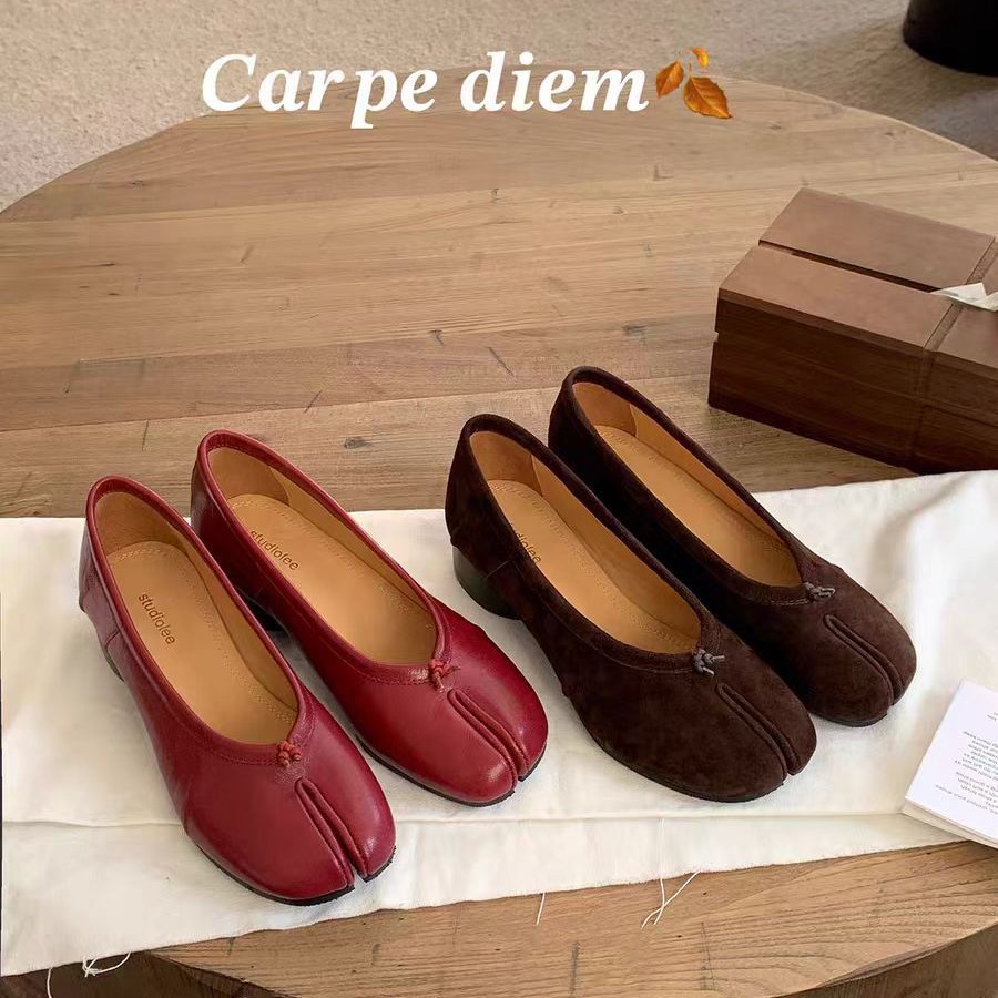 Sheepskin Version ~ Grape Mom's Same Style Retro Split-Toe Shallow Mouth Heightening 4cm Pleated Ballet Thick Heel Split-Toe Pig's Trotters Shoes for Women