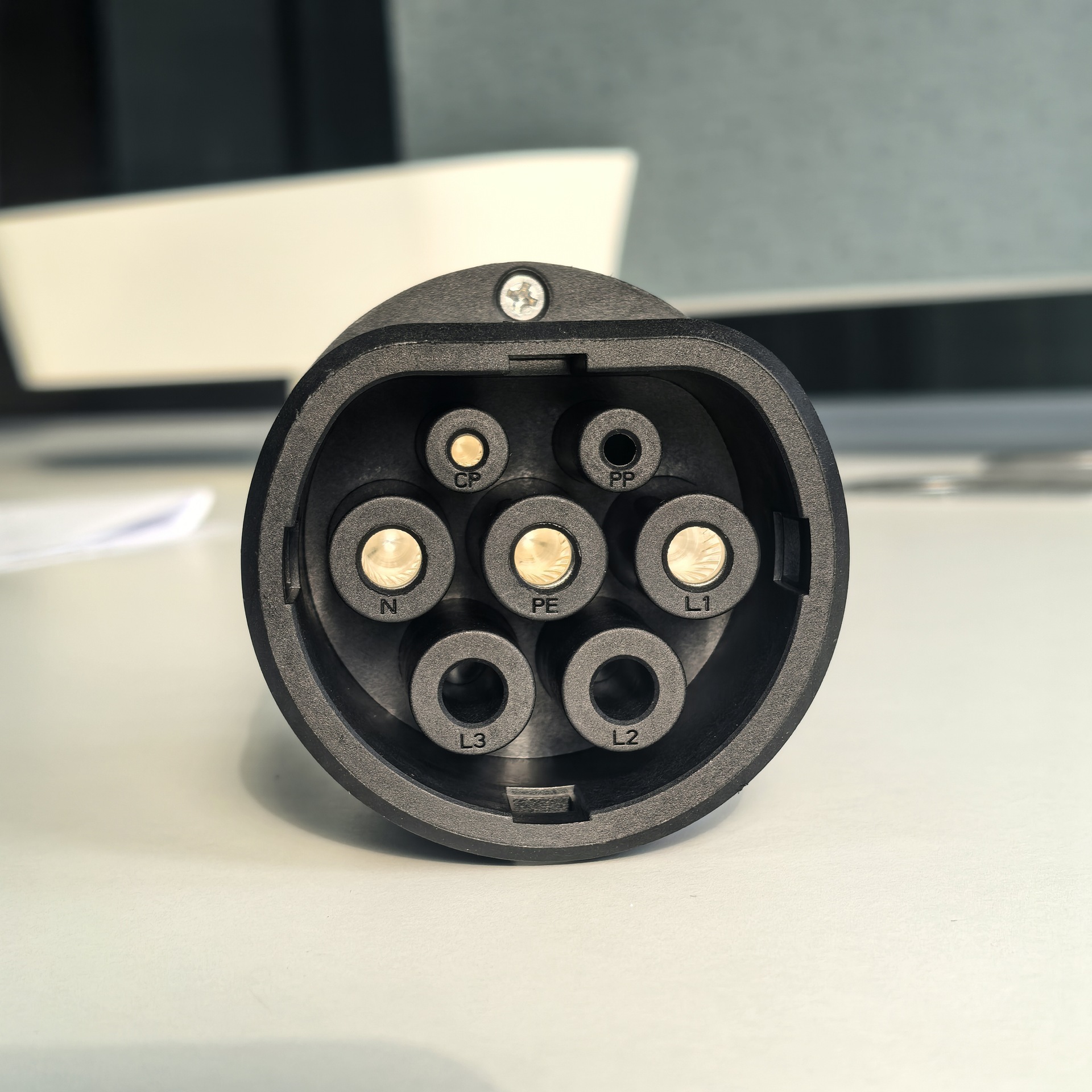 European Standard Discharge Gun Power Strip V2L Power Supply External Discharge New Energy Electric Vehicle Power Station Type2 Ideal
