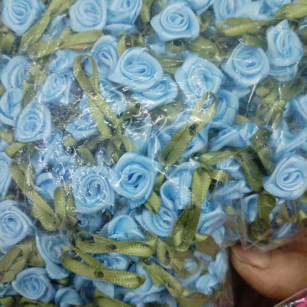 светло-голубой