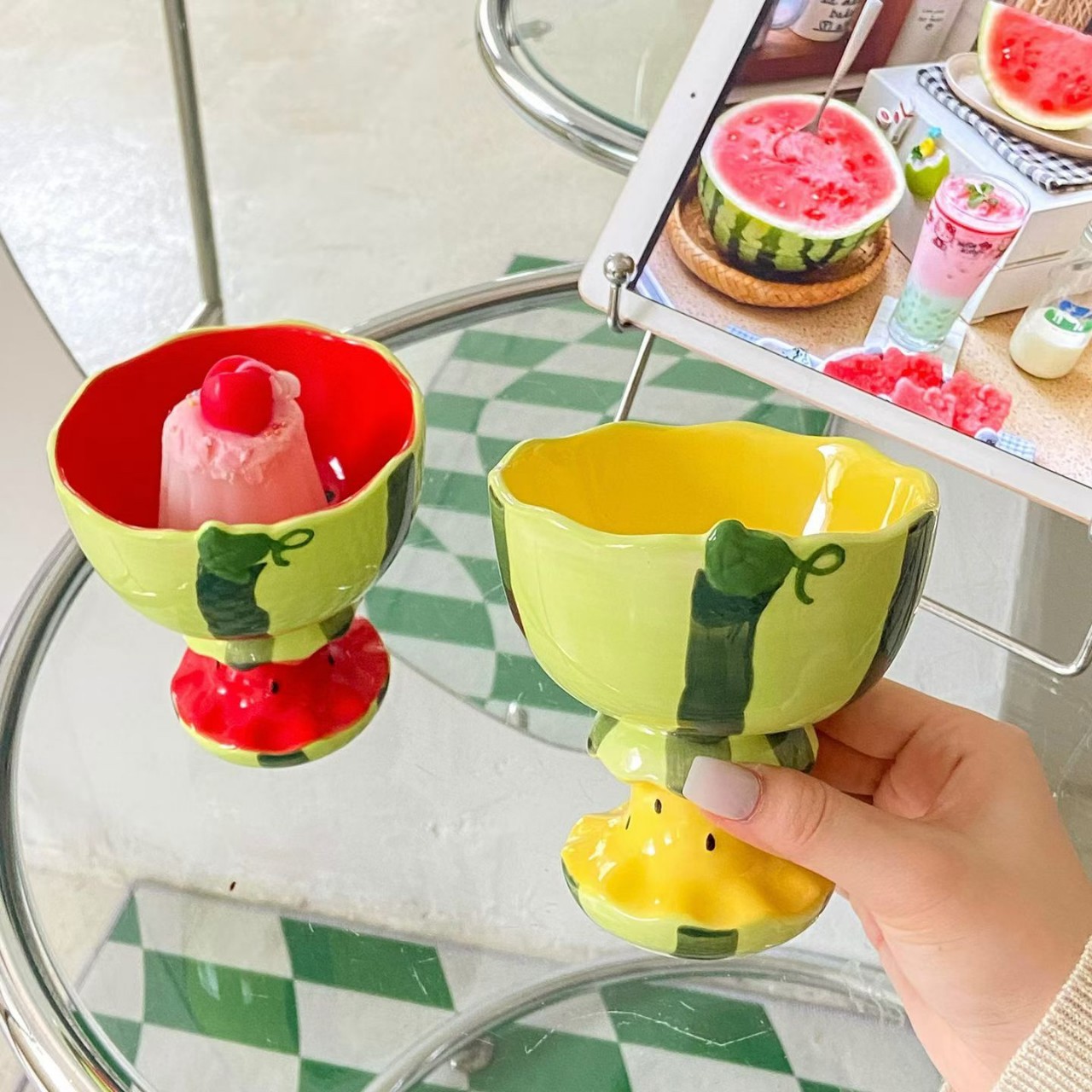 Tazas de sandía pintadas a mano tazas de cerámica extrañas tazas de agua de alto valor para dar regalos de cumpleaños significativos a las chicas