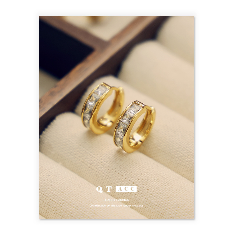 Personalidad de la moda europea y americana simple circón con incrustaciones hebilla del oído retro avanzada textura de metal pendientes de anillo de oído joyería de Yiwu