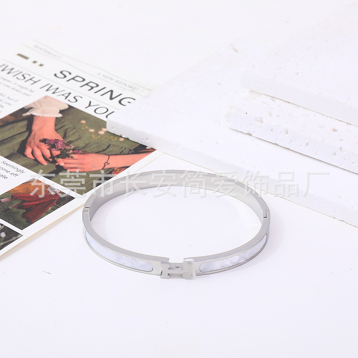 Pulsera de acero inoxidable mujer letra H joyería titanio acero no desvanecimiento venta al por mayor nueva pulsera simple oro plateado hebilla de apertura