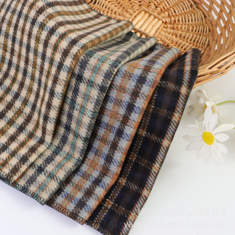 Factory wholesale yarn-dyed smooth wool plaid fabric coarse woven autumn and winter shoes and clothing suit luggage fabric