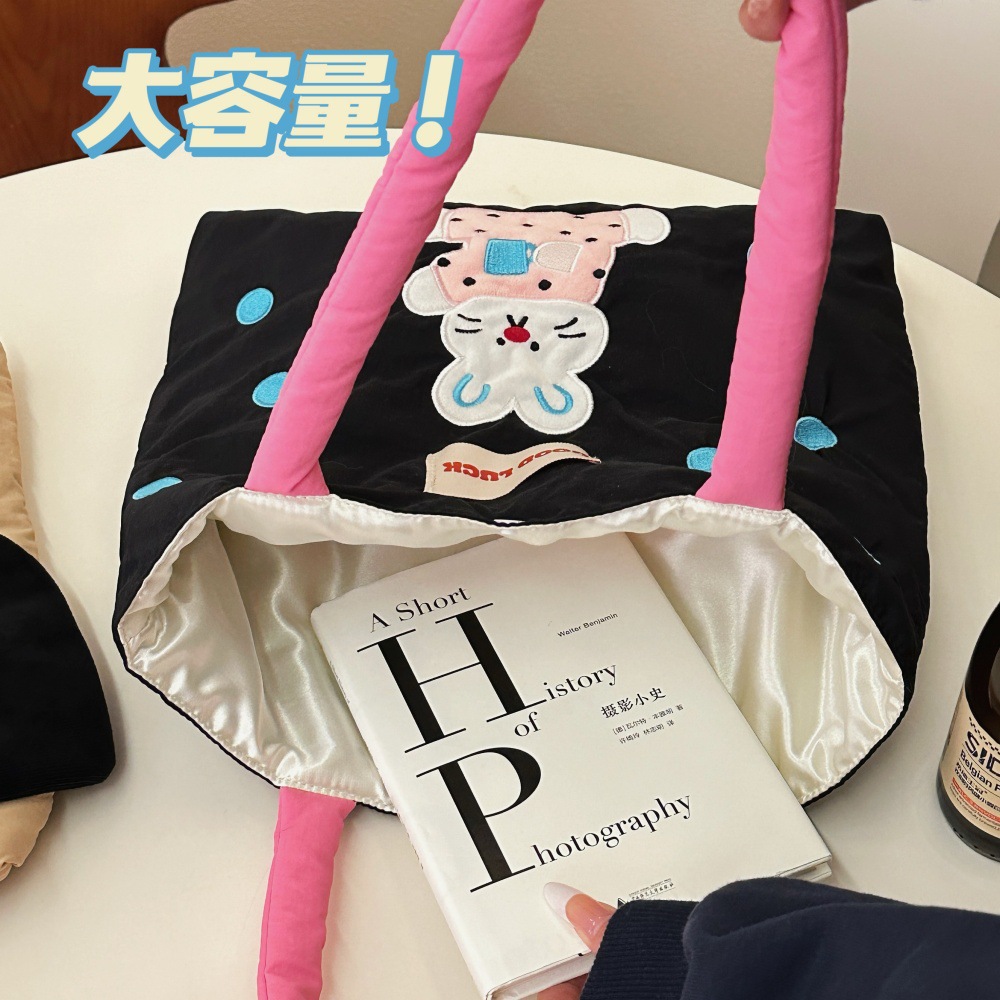 가을과 겨울 올 매치 싱글 자수 가방 패션 통근 틈새 대용량 싱글 숄더 소녀 하트 핸드백 도매