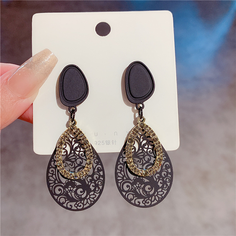 Fashionable retro design elegant earrings drop-shaped