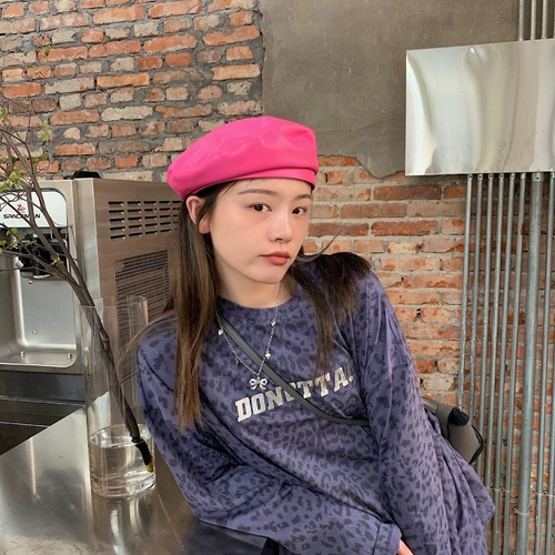 Korean-style new women's spring and autumn hat—popular online, made of PU leather, featuring a vintage, fashionable painter's cap design that’s trendy, versatile, and comes with a flat brim for a chic look.