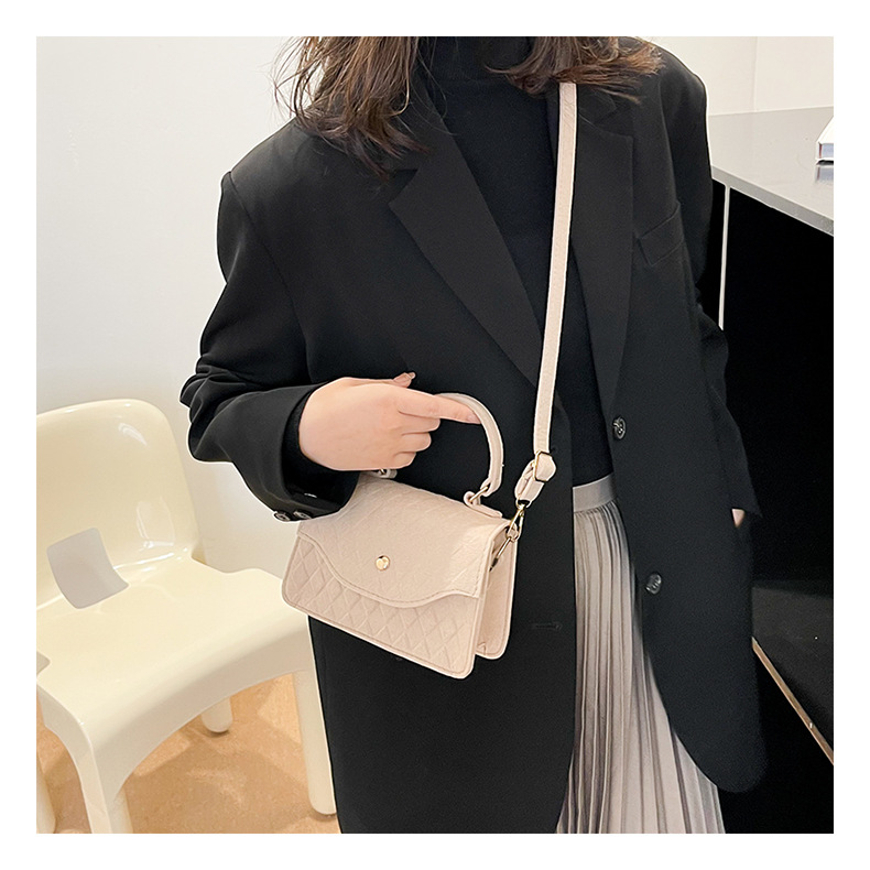 Women's Medium Felt Solid Color Streetwear Square Magnetic Buckle Crossbody Bag display picture 10