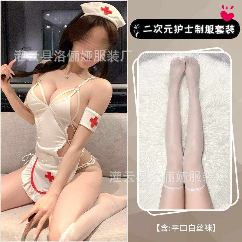 정장 + 플랫 화이트 스타킹