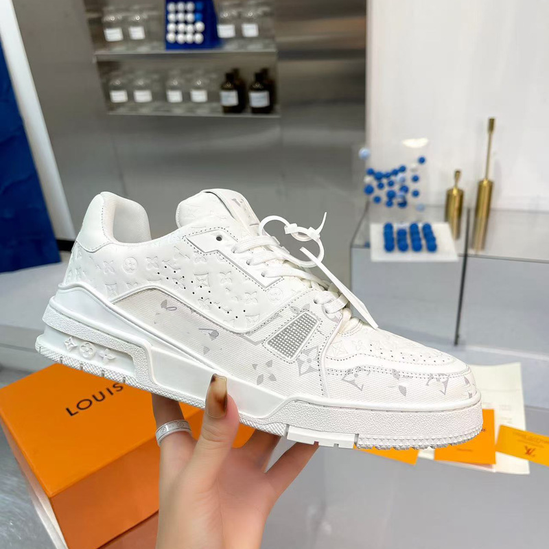 Zapatos de moda europeos Guangzhou de alta versión驴 entrenador zapatos deportivos ociosos de cuero universal para hombres y mujeres