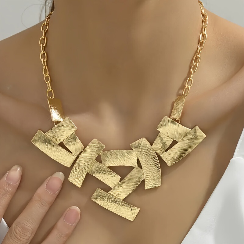 Choker geometric stitching necklace metal texture personality exaggerated square jewelry Y2K style all-match jewelry