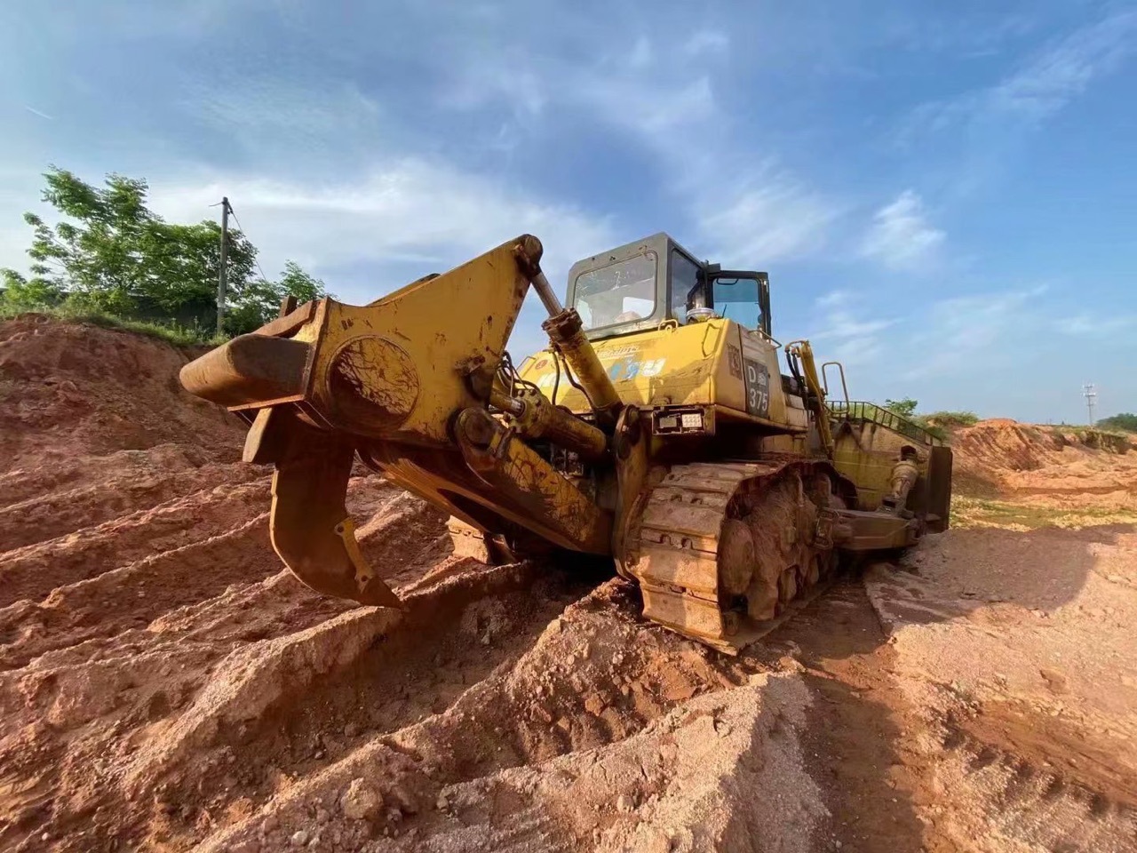 出售二手小松推土机，小松375推土机，