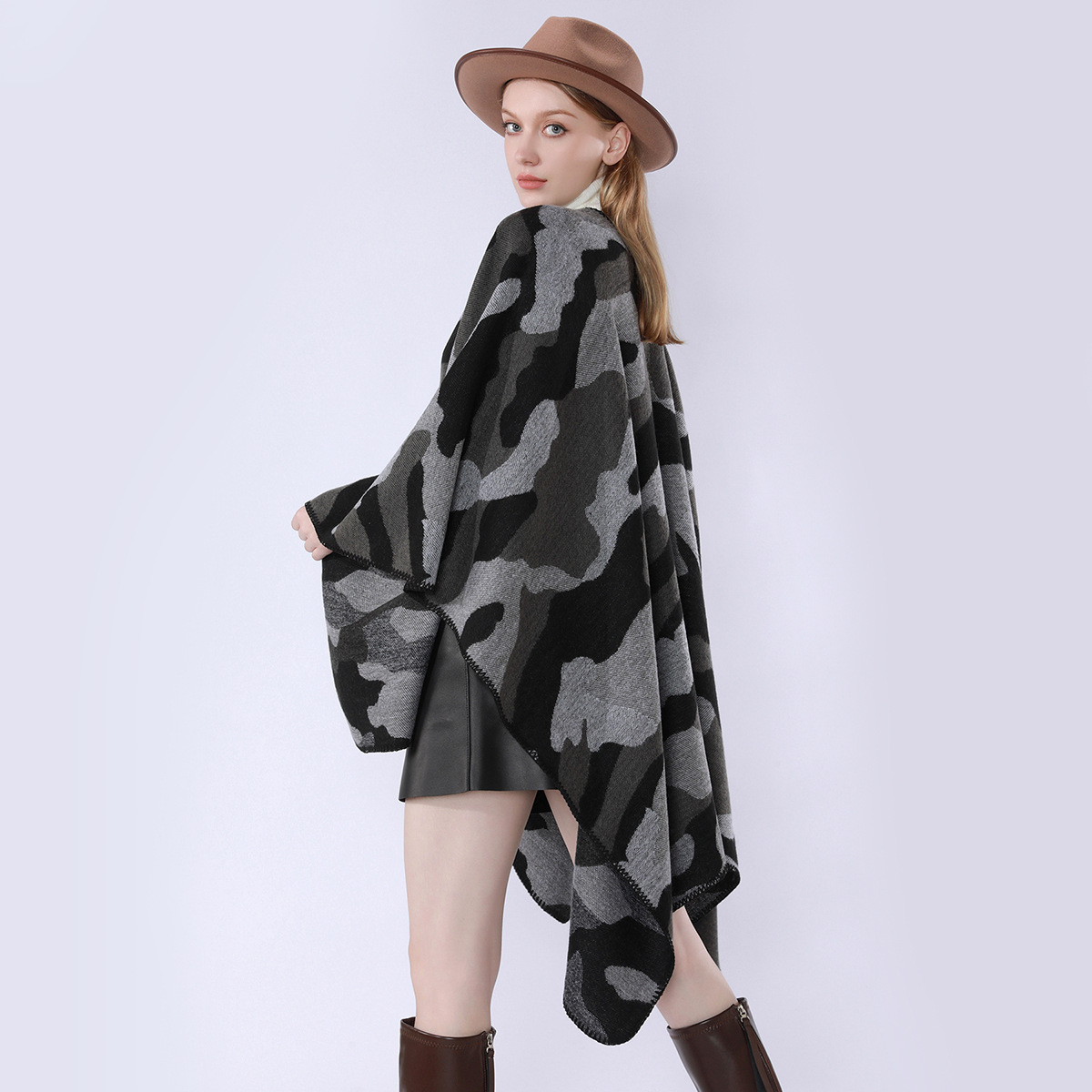 Nuevos productos transfronterizos de moda europea y americana, capa de camuflaje de color superior, capa de calor, capa de viaje simple