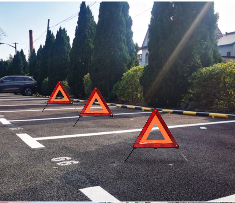 Triangular warning sign for vehicles, reflective stand for parking faults, vehicle inspection safety triangle sign