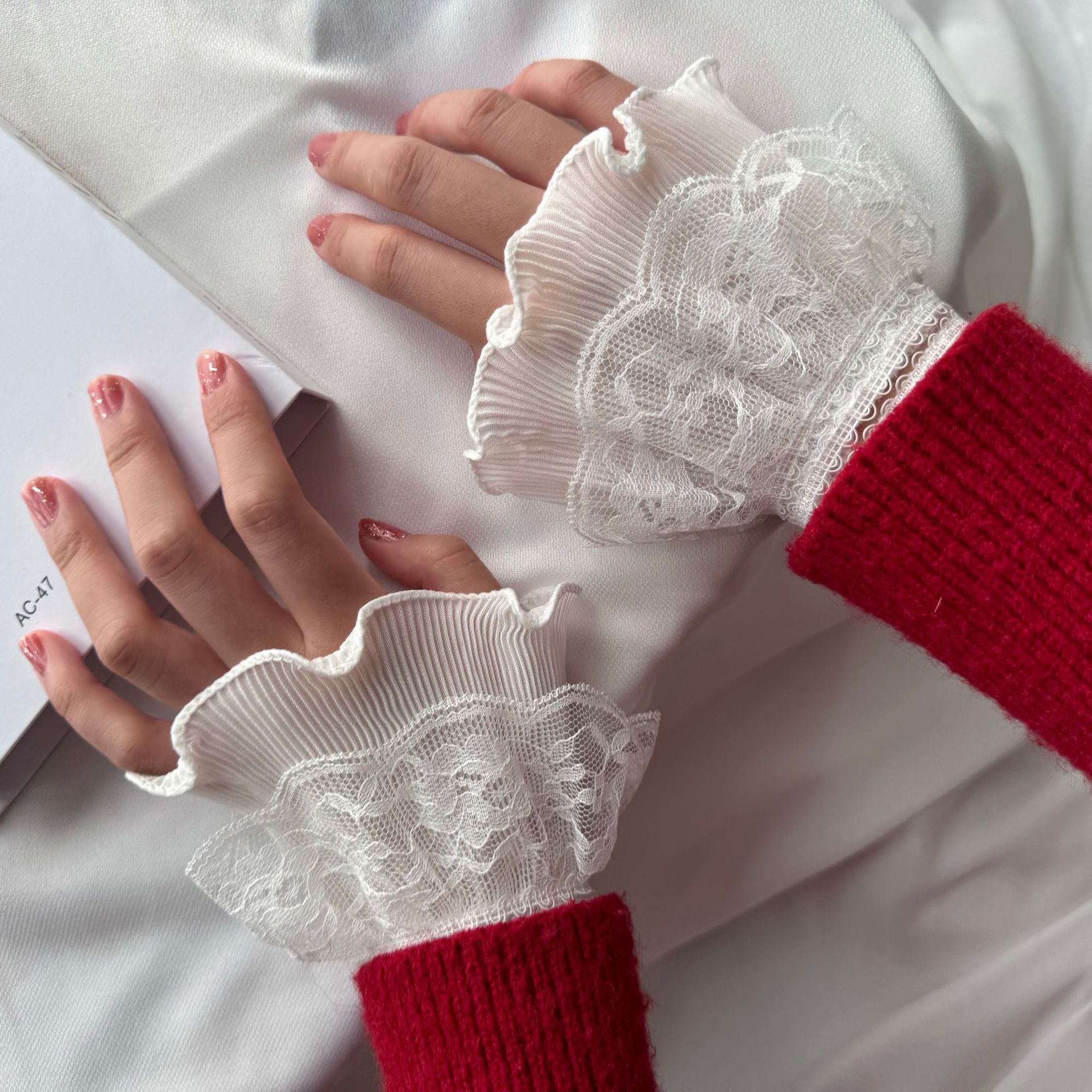 1 Pair White Lace Ruffle Cuff Accessory Detachable False Wrist