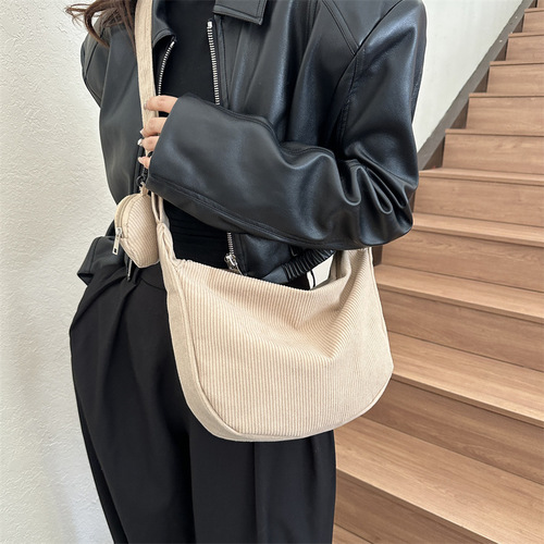 Solid color simple large capacity  autumn and winter new Korean version simple one-shoulder crossbody bag mother bag dumpling bag trendy