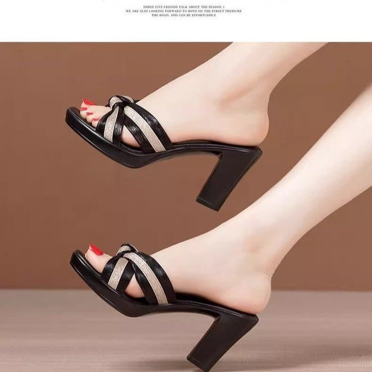 Zapatillas frescas de moda femenina 2026 verano nuevo hombre pequeño tacones altos zapatillas de boca de pez frescas image 7