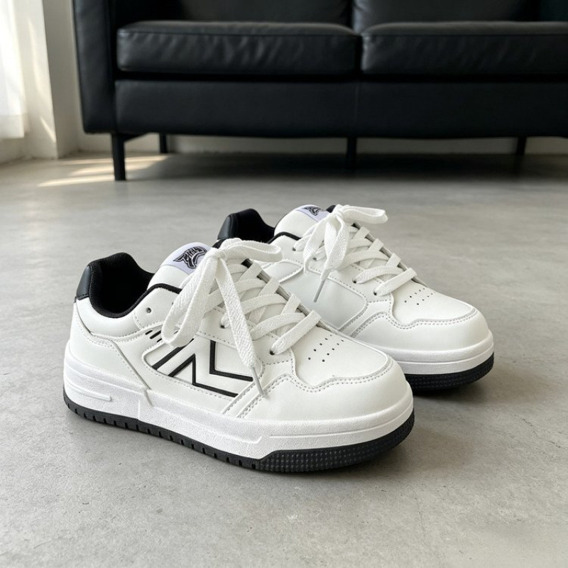 Women's thick-soled white sneakers, 2026 new style, black and white color block design, versatile, with laces, breathable, soft sole, non-slip, and height-enhancing, trendy Women's thick-soled white sneakers, 2026 new style, black and white color block design, versatile, with laces, breathable, soft sole, non-slip, and height-enhancing, trendy