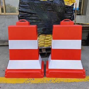 Pvc Stacking Isolation Piers, Drainage Barrier Anti-Collision Barrels, Pe Stackable Roadblock Isolation Piers, Anti-Collision Barrels