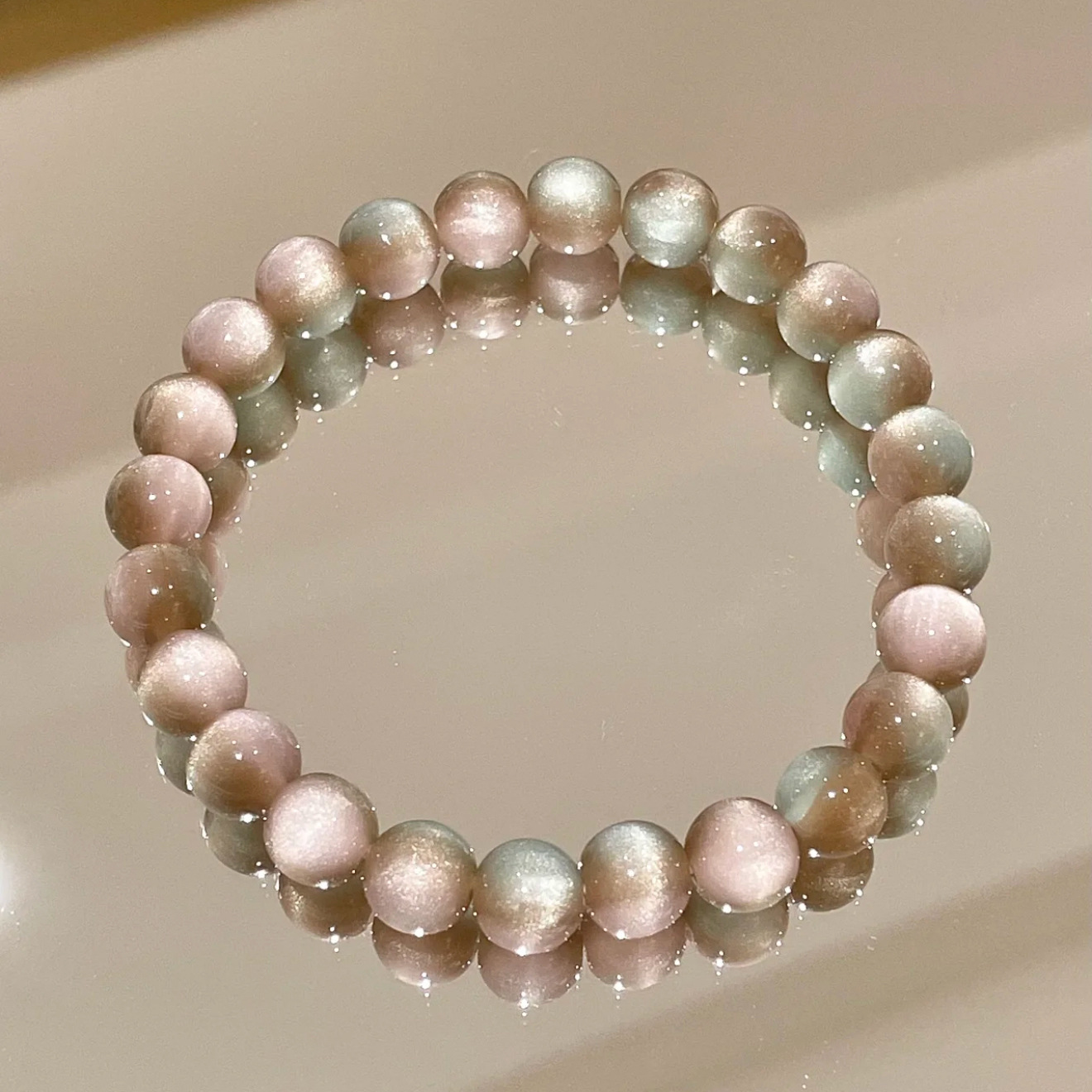 Bracciale charm sottile iceberry con perle in resina glitter_voghion.com