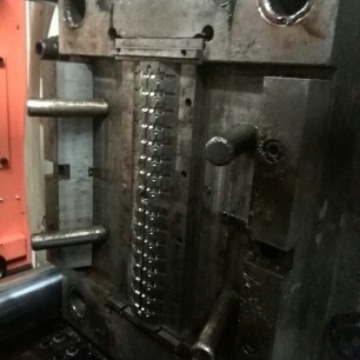 专业厂家供应精密RJ45水晶头外壳塑料什模具高精度